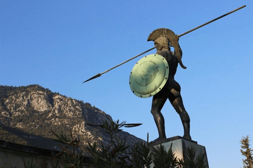 Estatua entrenamiento espartano