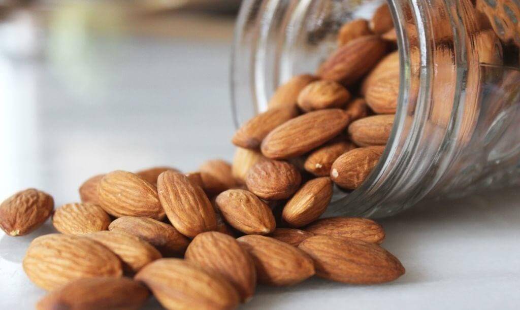 ¿Cómo ganar masa muscular siendo vegano? 1 Grasa y testosteronas almendras
