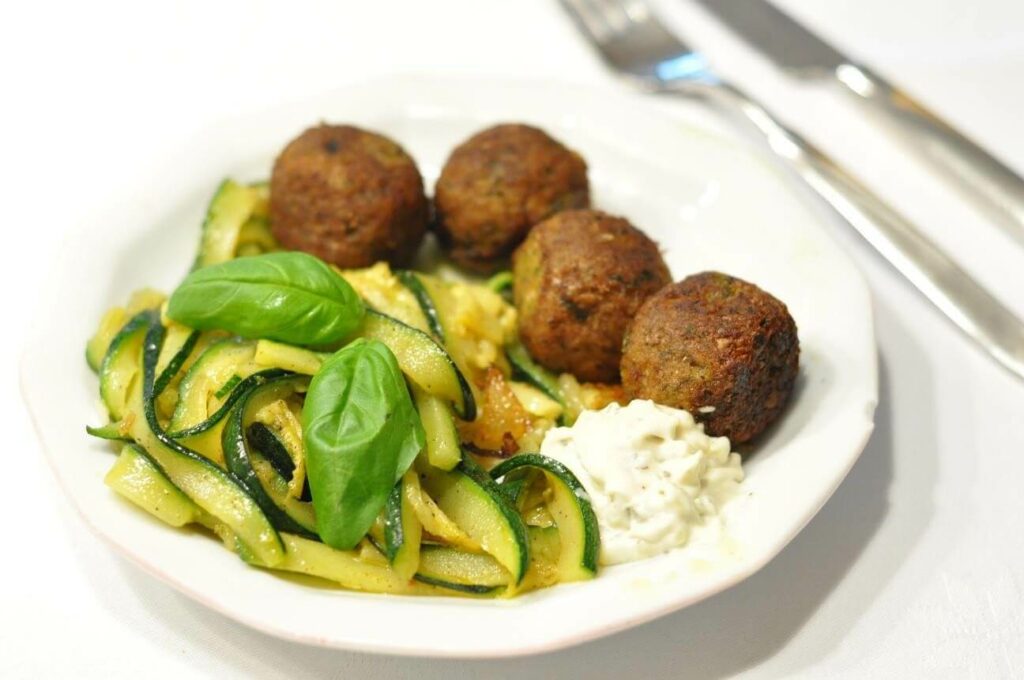 Legumbres: beneficios y cómo prepararlas correctamente 13 Falafel con verduras
