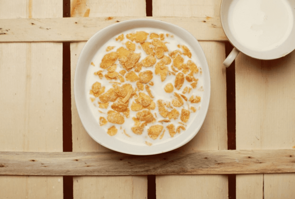 ¿Qué comer antes de entrenar para tener energía? 7 Comer cereales con leche
