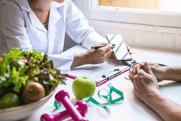 nutritionist giving consultation patient healthy 600nw 1433535833