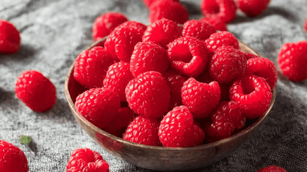 Estas son las frutas con más y menos azúcar, ¿es este un dato importante? 15 Frambuesas bajo en azúcar