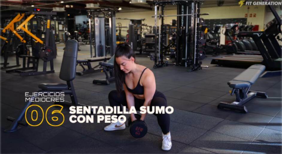 Sentadilla sumo con peso