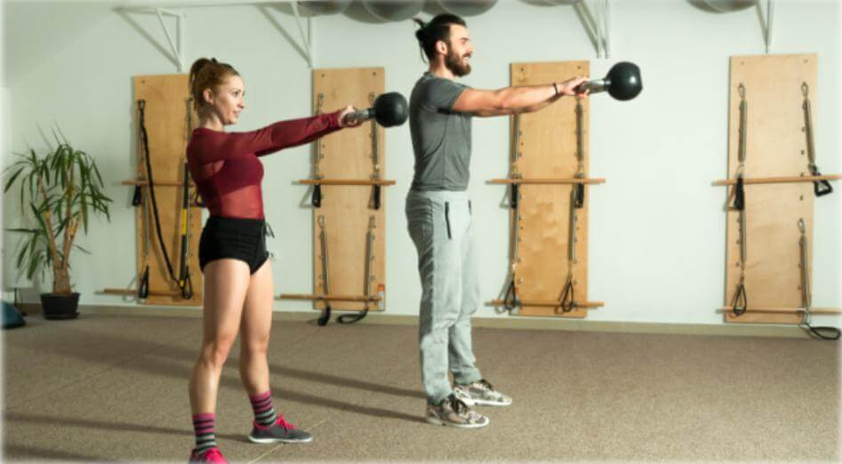 Fase concéntrica empujar la kettlebell