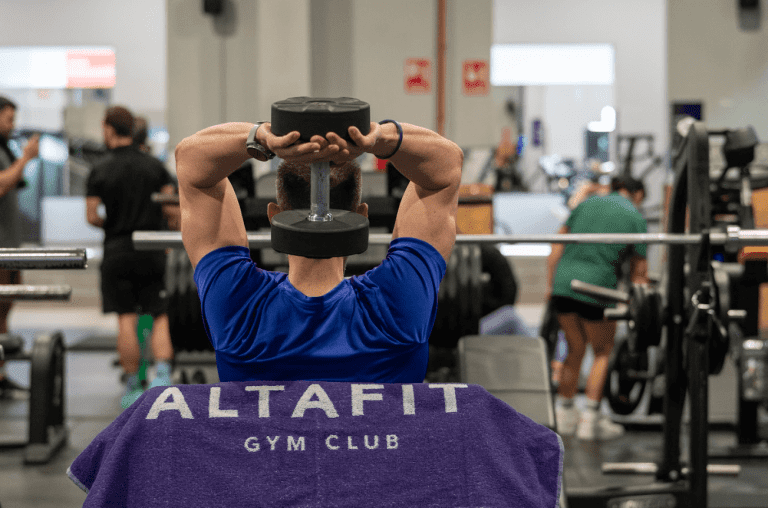 Entrenar bíceps y tríceps
