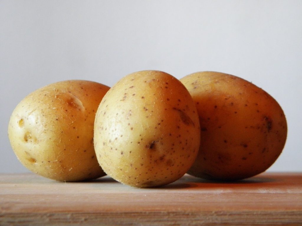 11 mejores alimentos veganos para ganar músculo 14 Patata alimento vegano