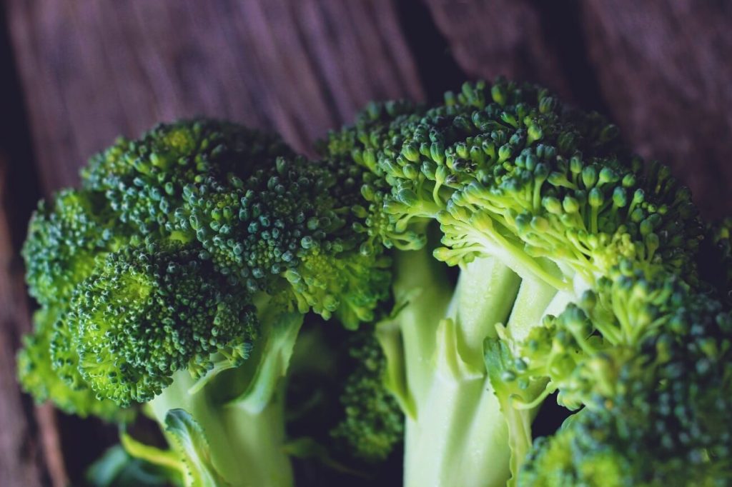 11 mejores alimentos veganos para ganar músculo 16 Brócoli alimento vegano