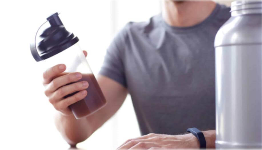 Tomar proteína en polvo