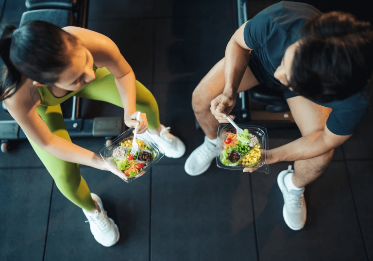 Entrenar pesas da hambre