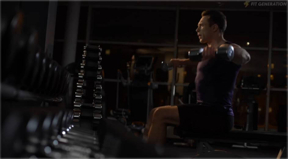 Ejercitar los hombros en gym