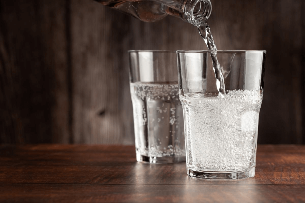 Agua con gas saludable