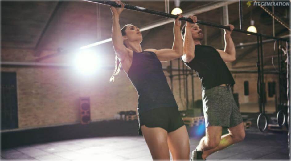 Ejercicio dominadas hombre y mujer