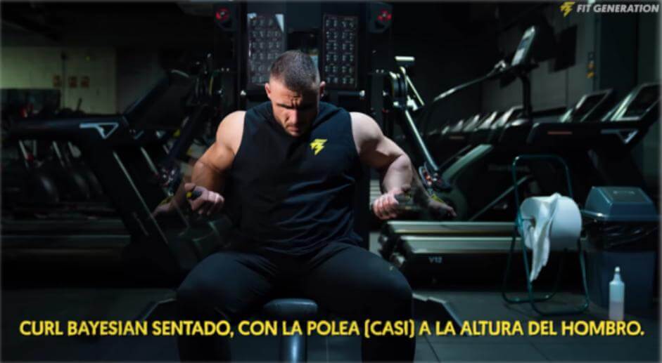 La mejor Rutina de Torso para ganar músculo en el tren superior 41 Curl Bayesian en banco