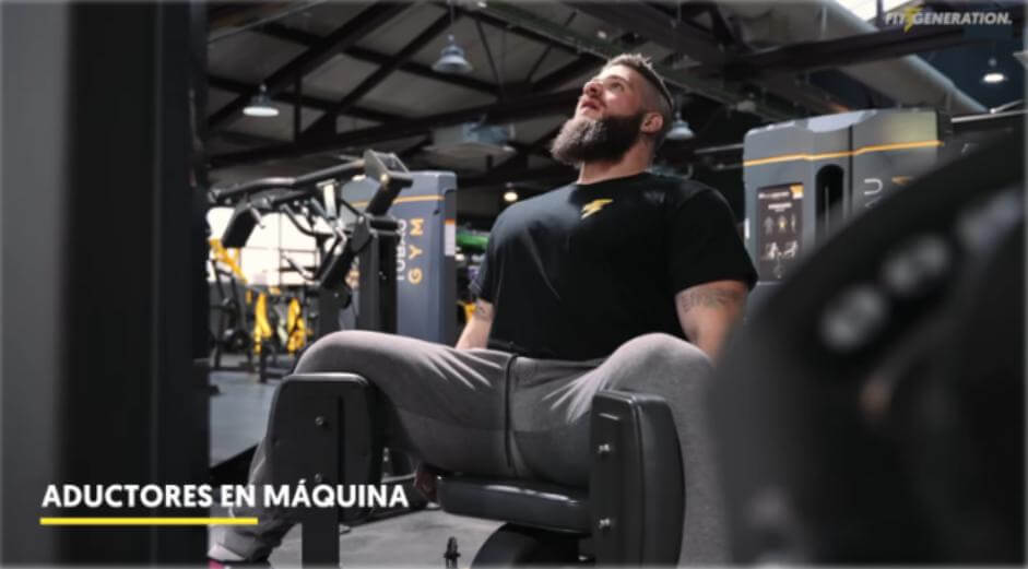 Aductores en máquina gym