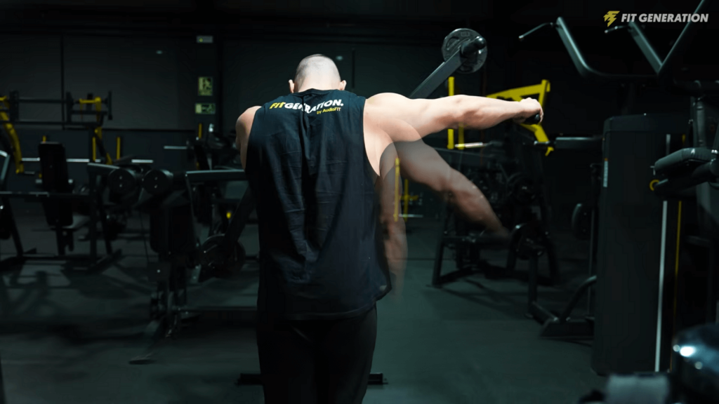 Cómo ordenar los ejercicios en el gym para entrenar mejor 35 Elevaciones laterales en sesión de empujes
